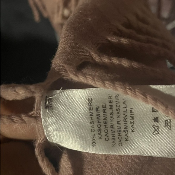 Pink used Burberry scarf. Vintage - Picture 3 of 4